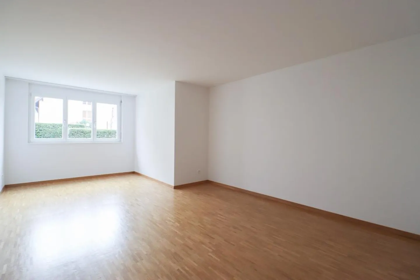 Spacious apartment with plenty of space and sunny garden seating area - Photo 6 of 8