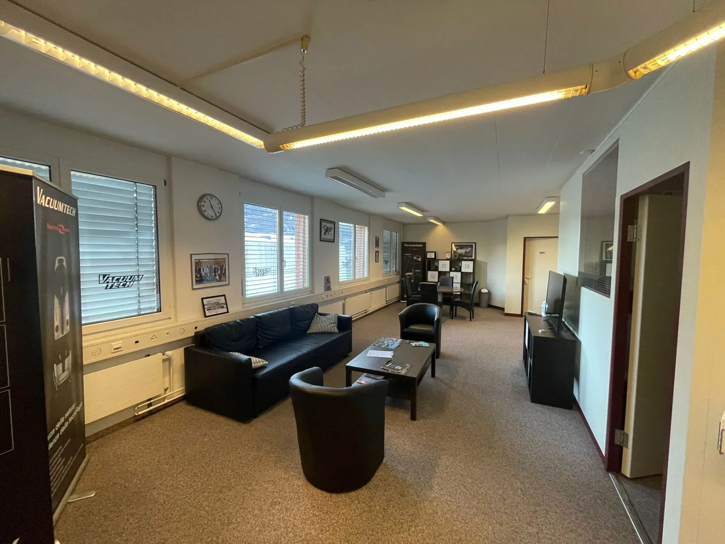 Spazio Commerciale Vicino Autostrada - Foto 1 di 8