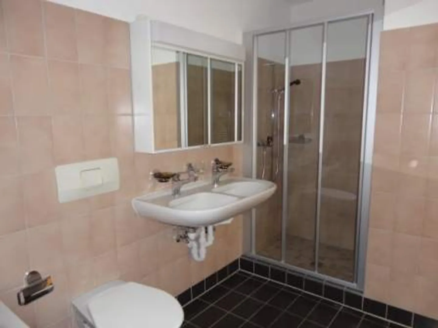 Appartement 4 1/2 pièces dans un emplacement central et calme - Photo 3 sur 7