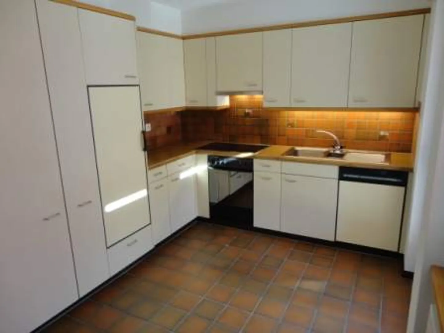 Appartement 4 1/2 pièces dans un emplacement central et calme - Photo 4 sur 7