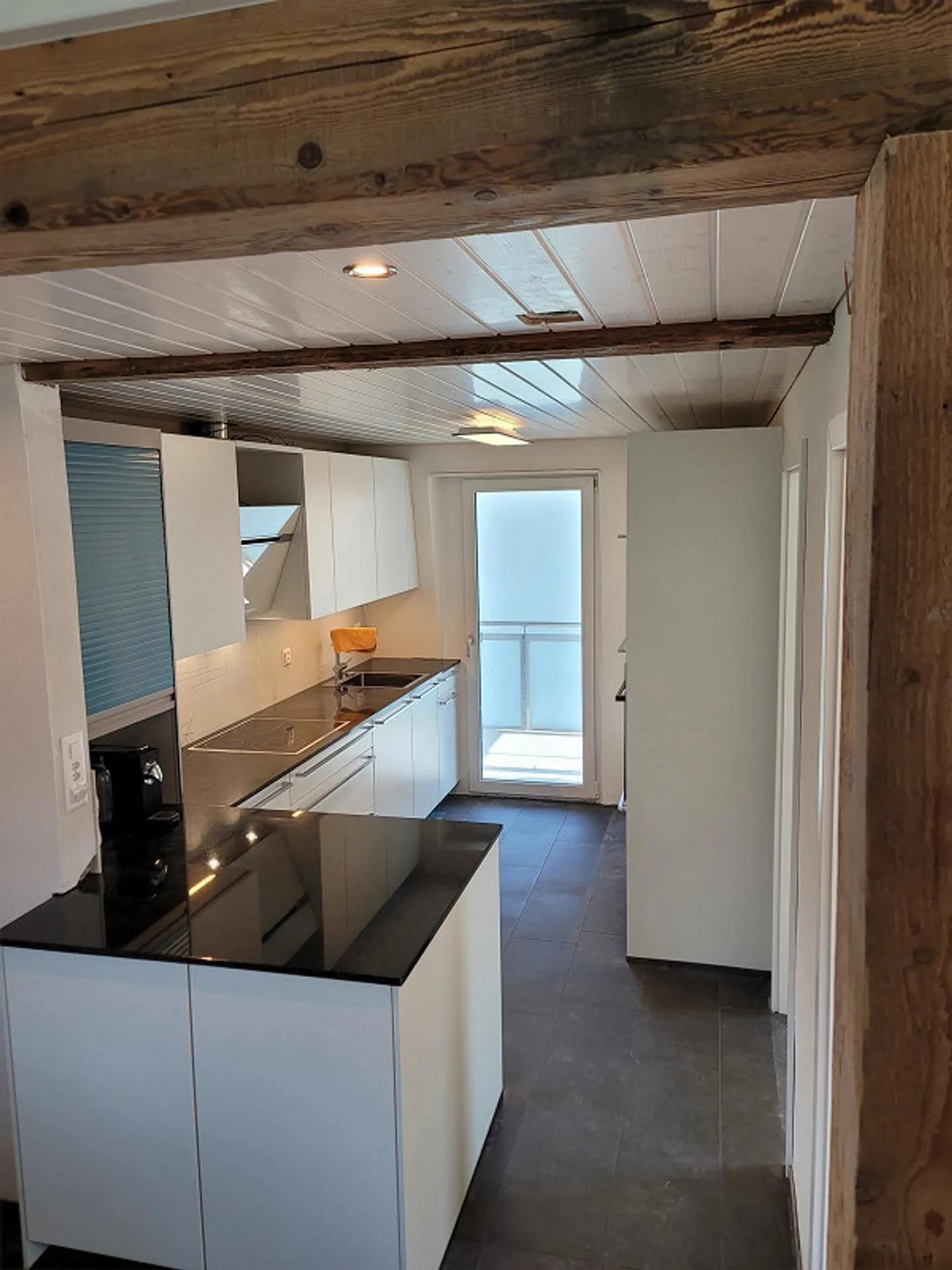 Appartement familial/jardin calme de 4 1/2 pièces (balcon, coin salon, pelouse) - Photo 2 sur 11