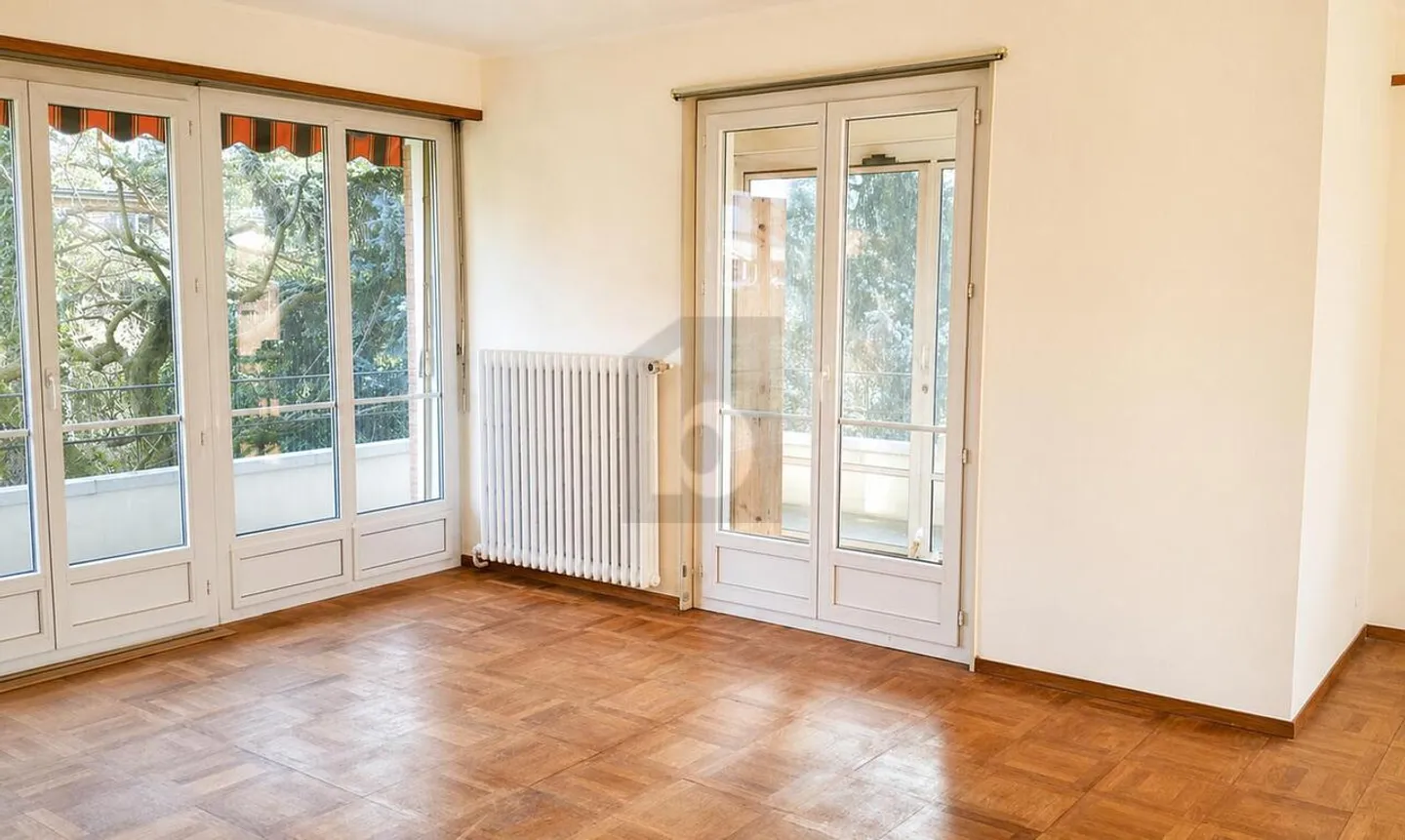 VIVRE AU CALME AVEC JARDIN DE 1'400 M² - Foto 4 von 6