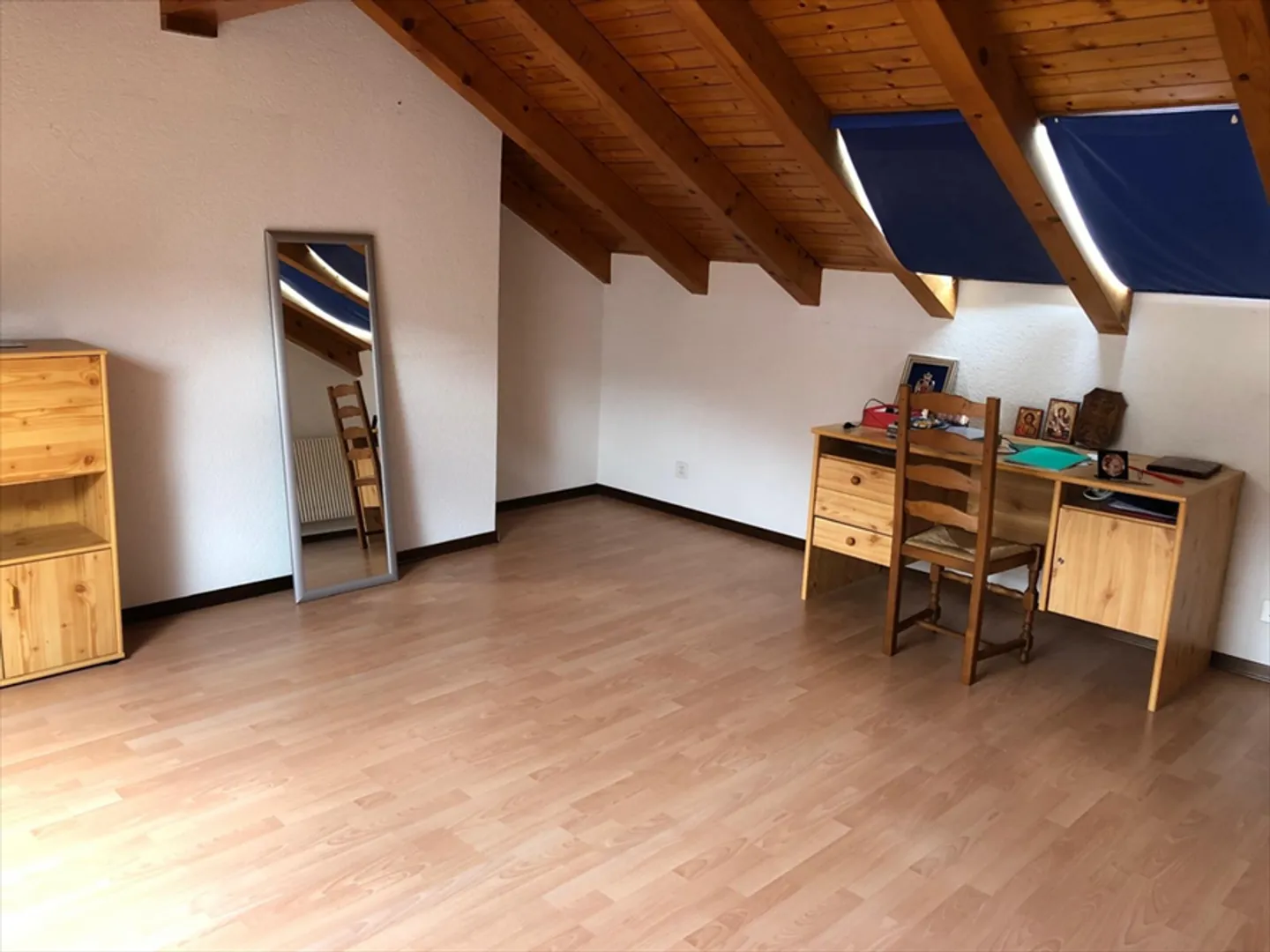 Logement en duplex avec cheminée - Photo 6 sur 9