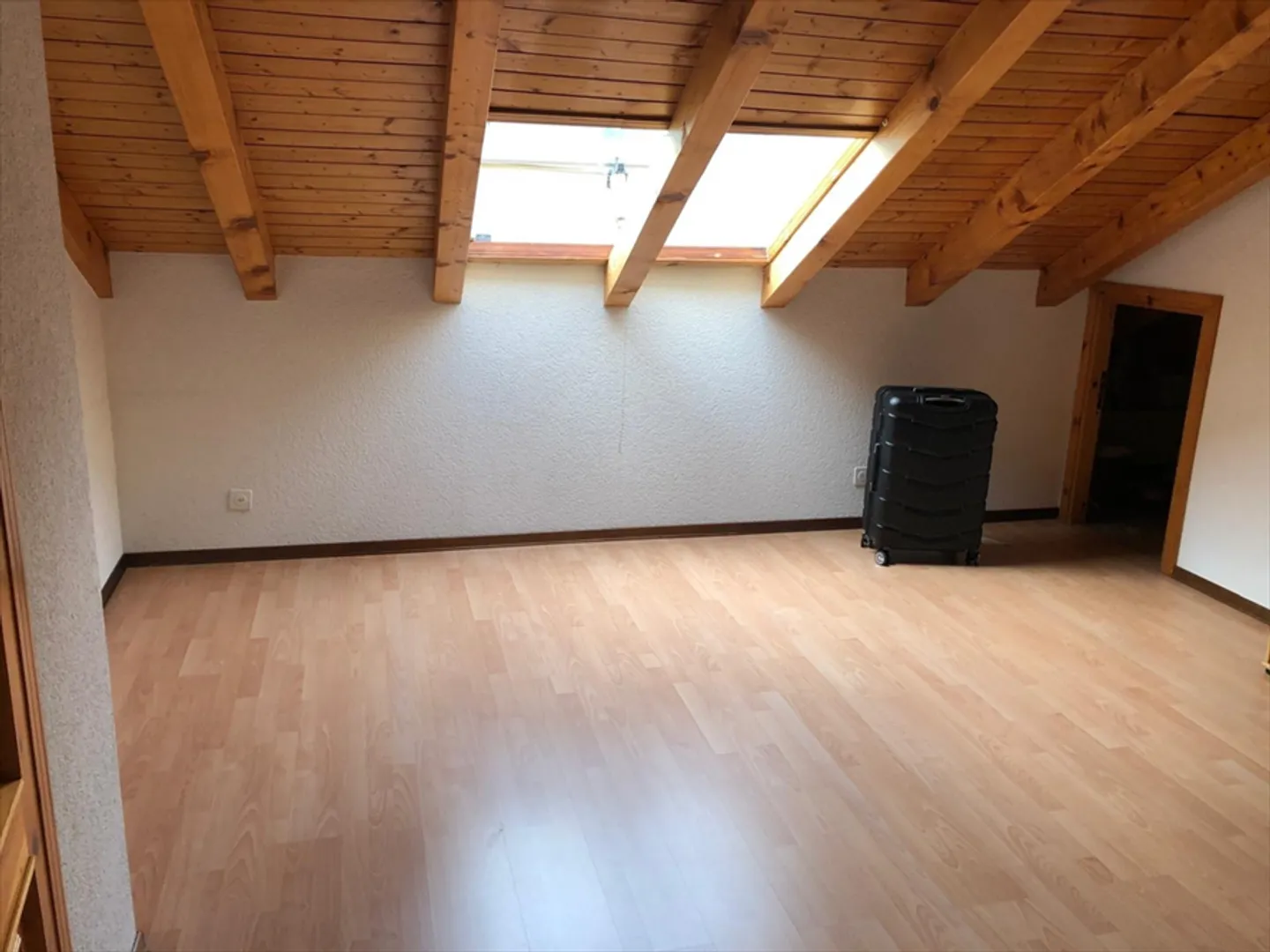 Logement en duplex avec cheminée - Photo 7 sur 9