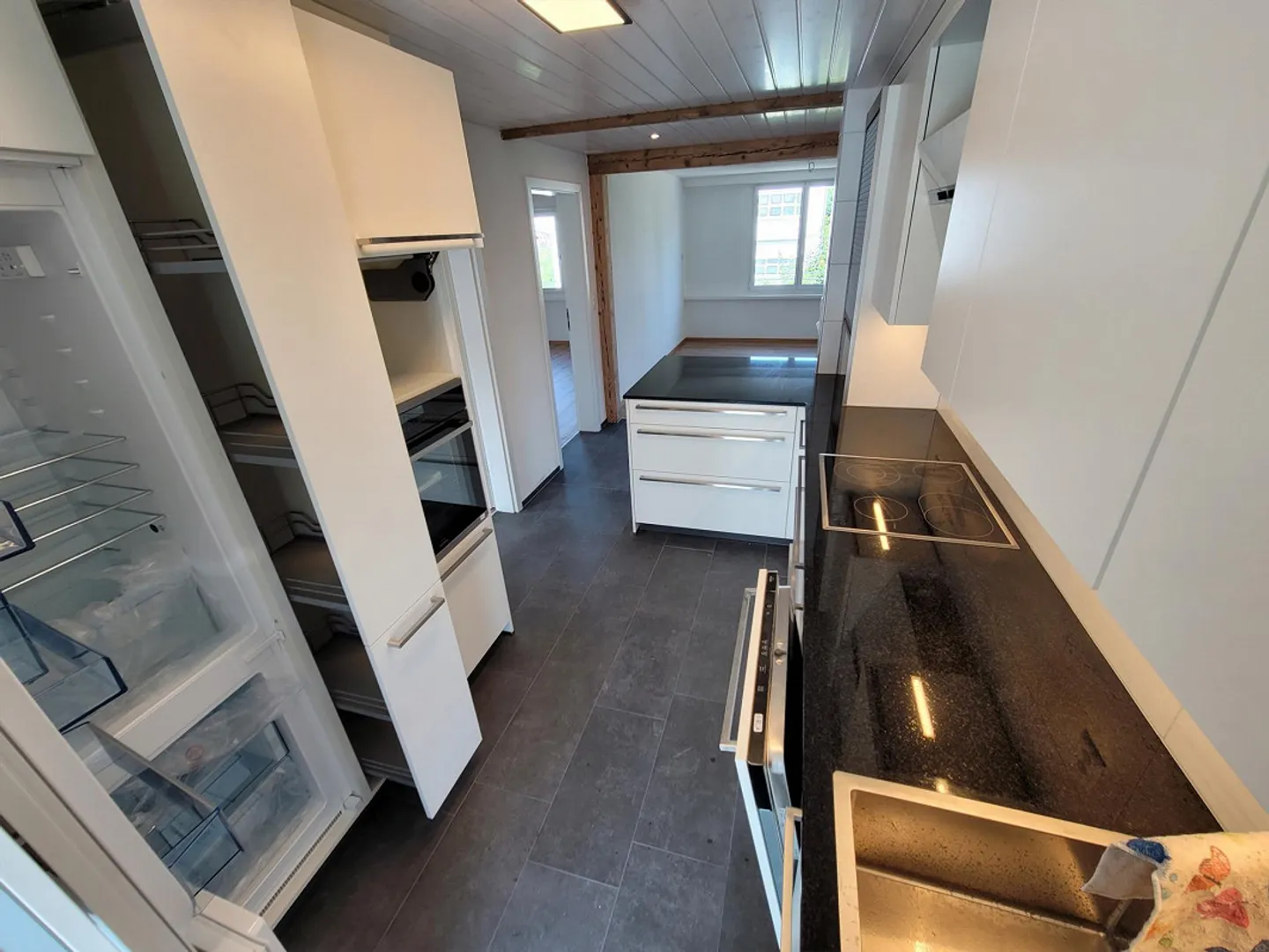 Appartement familial/jardin calme de 4 1/2 pièces (balcon, coin salon, pelouse) - Photo 3 sur 11