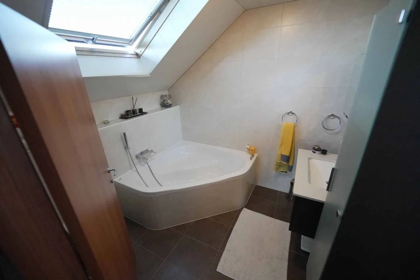 Stupenda villa a schiera di 5½ locali con terrazza, giardino, garage e posto auto - Foto 7 di 10