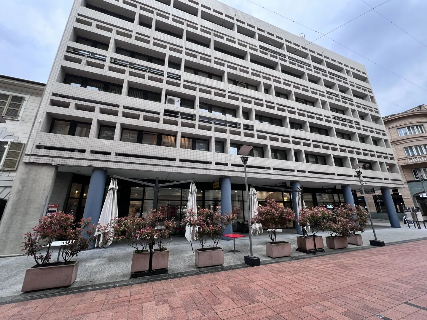 Office in the center of Chiasso opposite the FFS train station - Photo 2 of 9