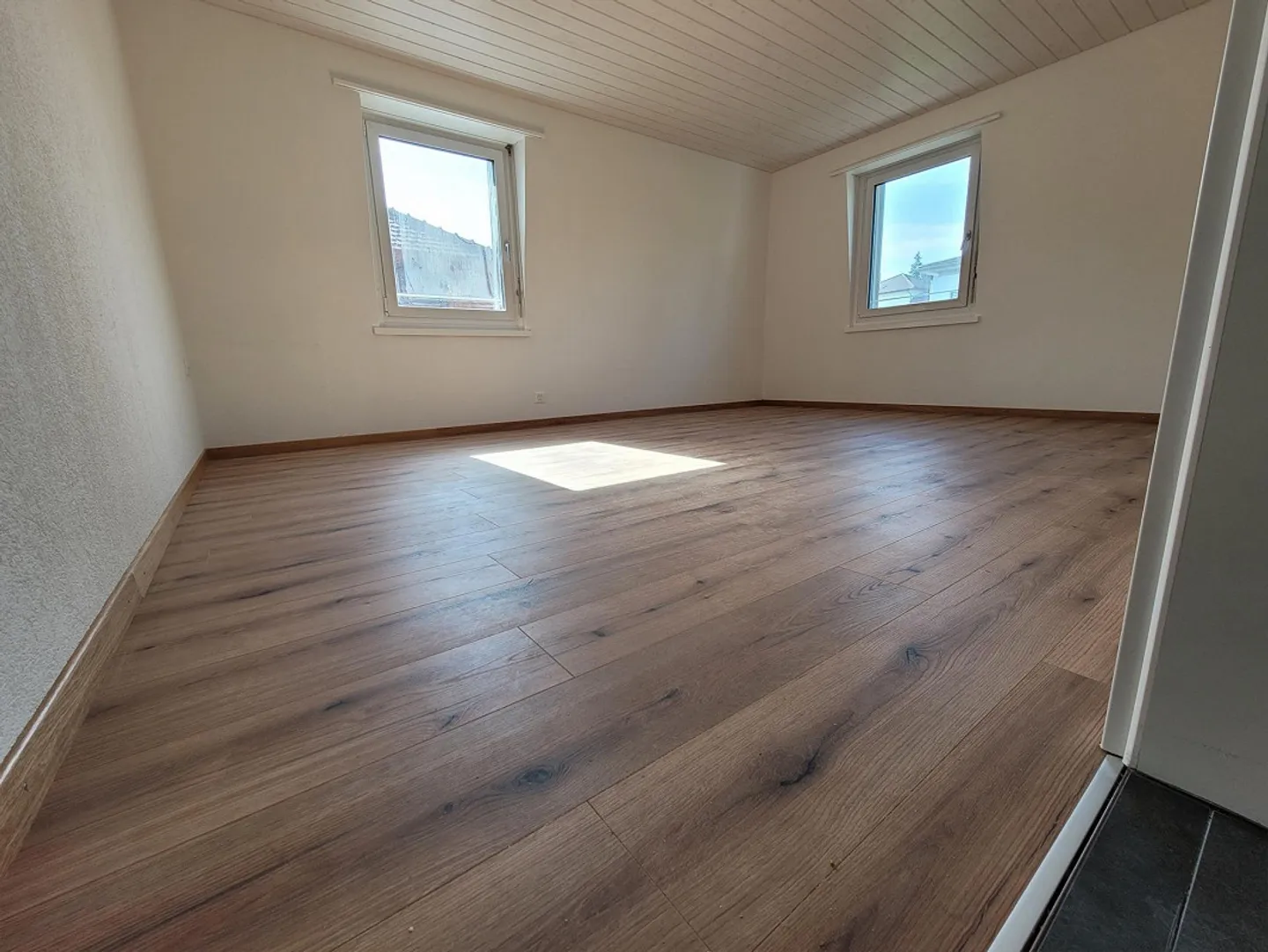 Appartement familial/jardin calme de 4 1/2 pièces (balcon, coin salon, pelouse) - Photo 6 sur 11