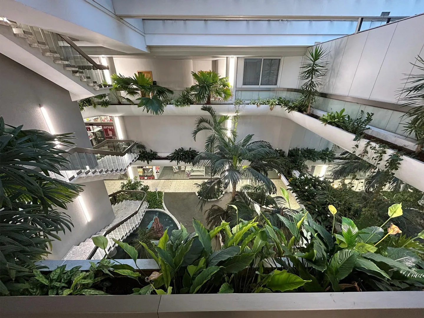 Espace commercial avec une ambiance unique dans un emplacement central - Photo 1 sur 2