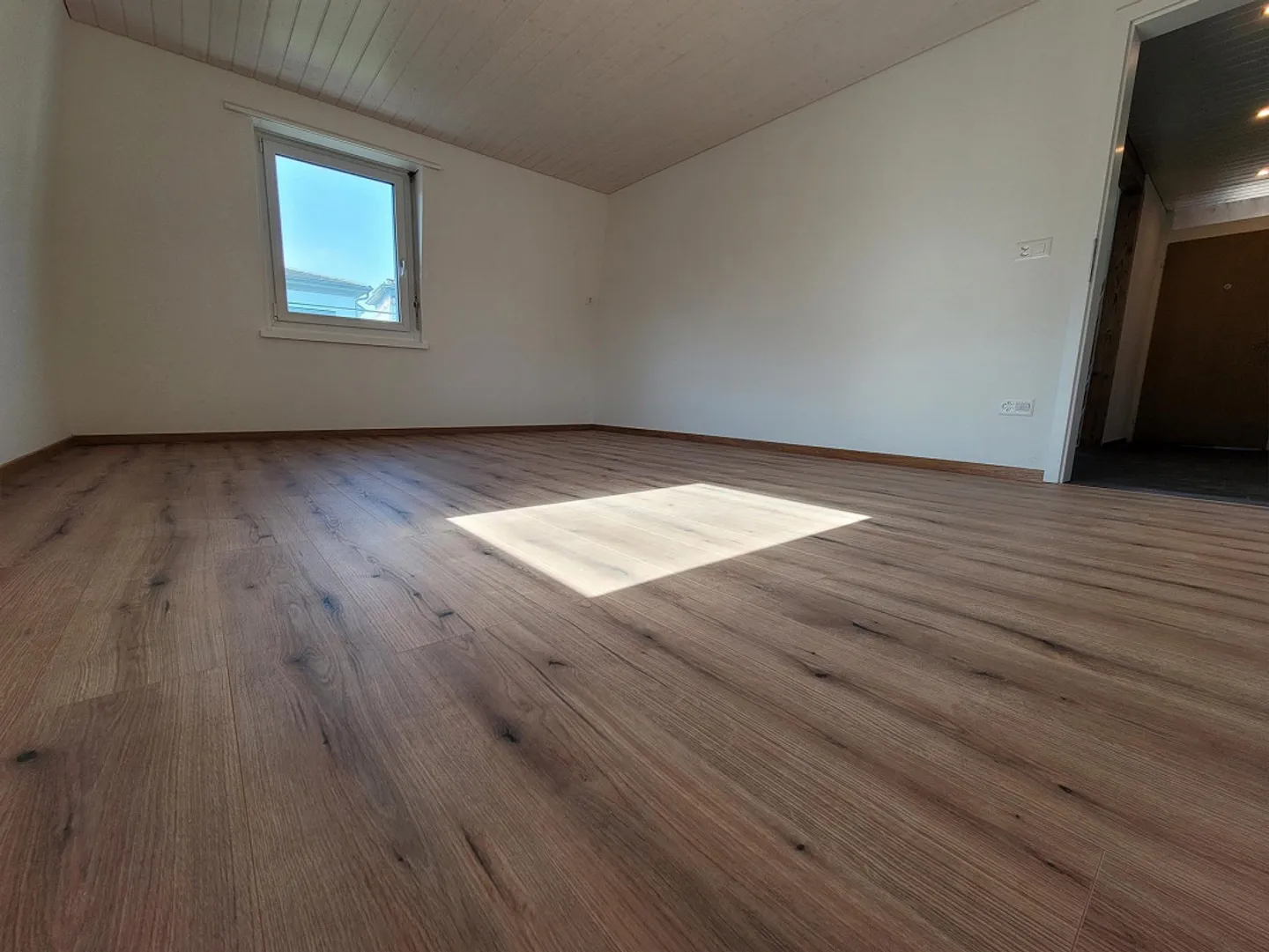 Appartement familial/jardin calme de 4 1/2 pièces (balcon, coin salon, pelouse) - Photo 7 sur 11