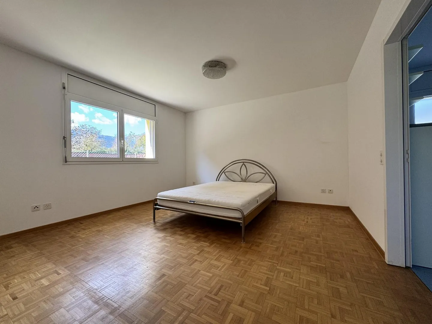 OPPORTUNITY - BRIGHT 3.5-ROOM APARTMENT WITH PRIVATE GARDEN IN LUGAGGIA - Photo 5 of 10