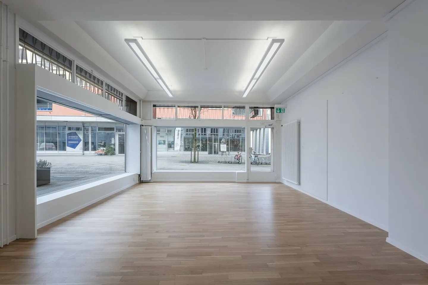 Your new retail or commercial space in the middle of the Market Street - Photo 2 of 8