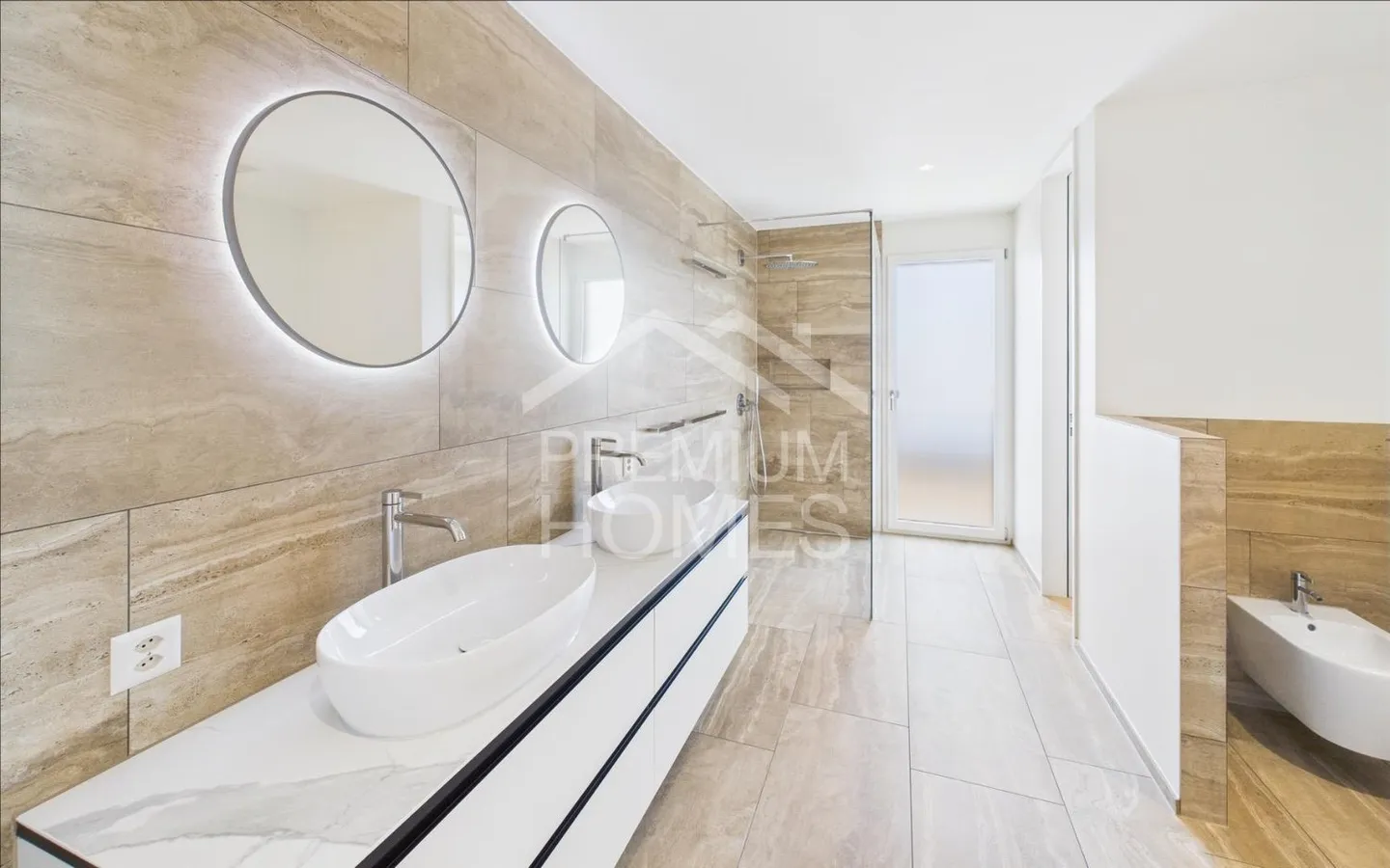 Panorama di classe superiore con vista sul lago - Foto 6 di 11