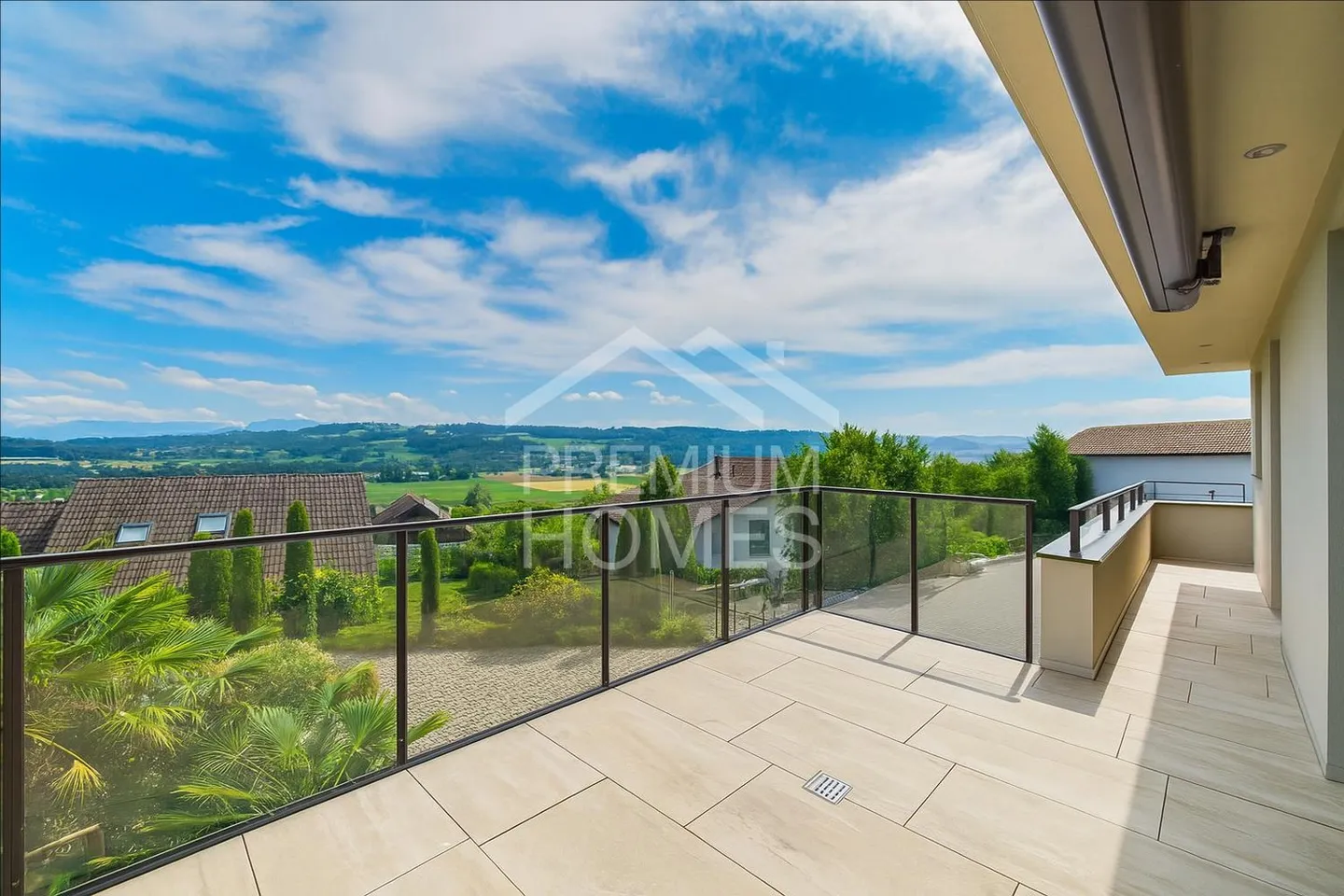 Panorama di classe superiore con vista sul lago - Foto 9 di 11