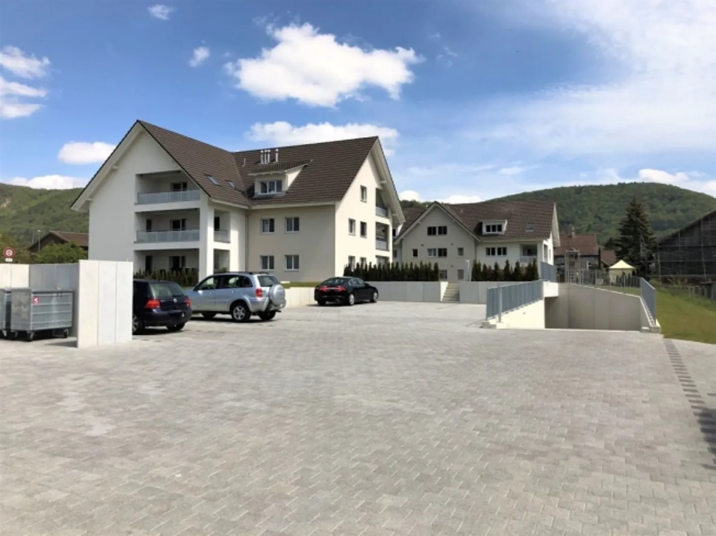 «In moderner, geschlossener Einstellhalle Abstellplatz zu vermieten» - Foto 1 von 5