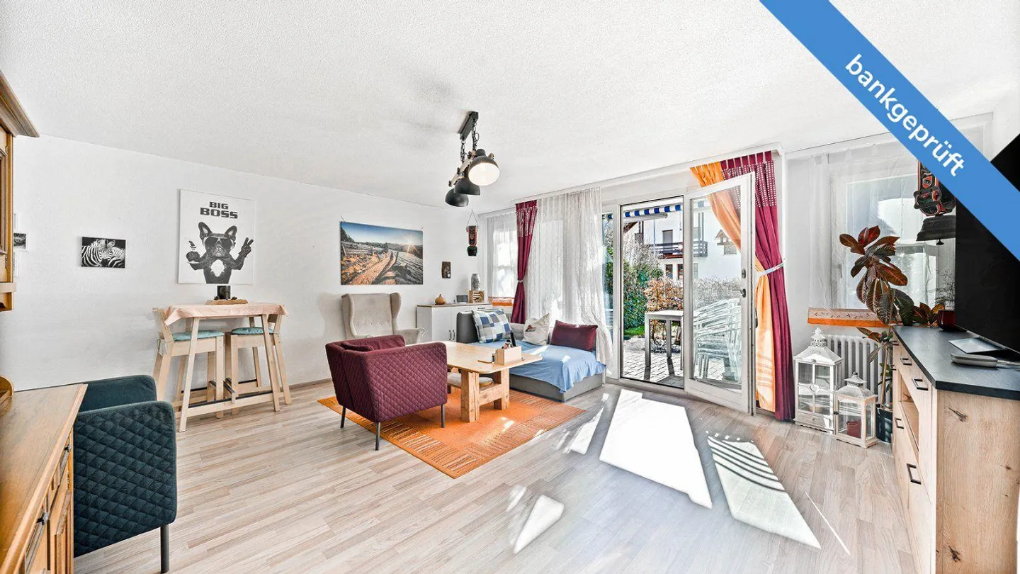 Familienhaus mit Aussenraum - Foto 1 von 13