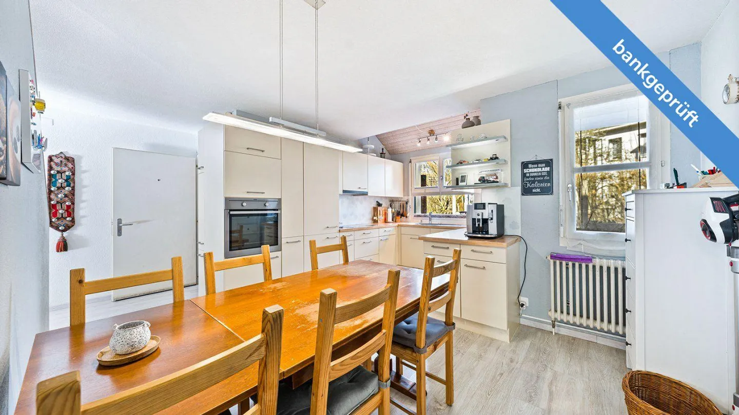 Familienhaus mit Aussenraum - Foto 2 von 13