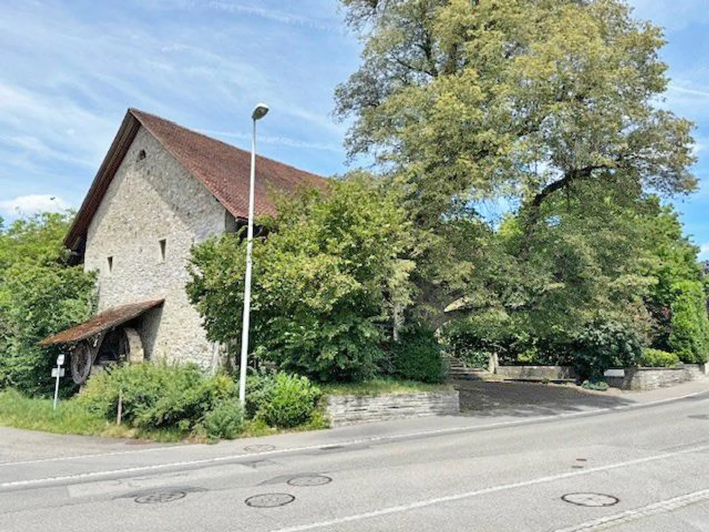 Grundstück mit altem Bauernhaus und viel Potential - Foto 2 von 11