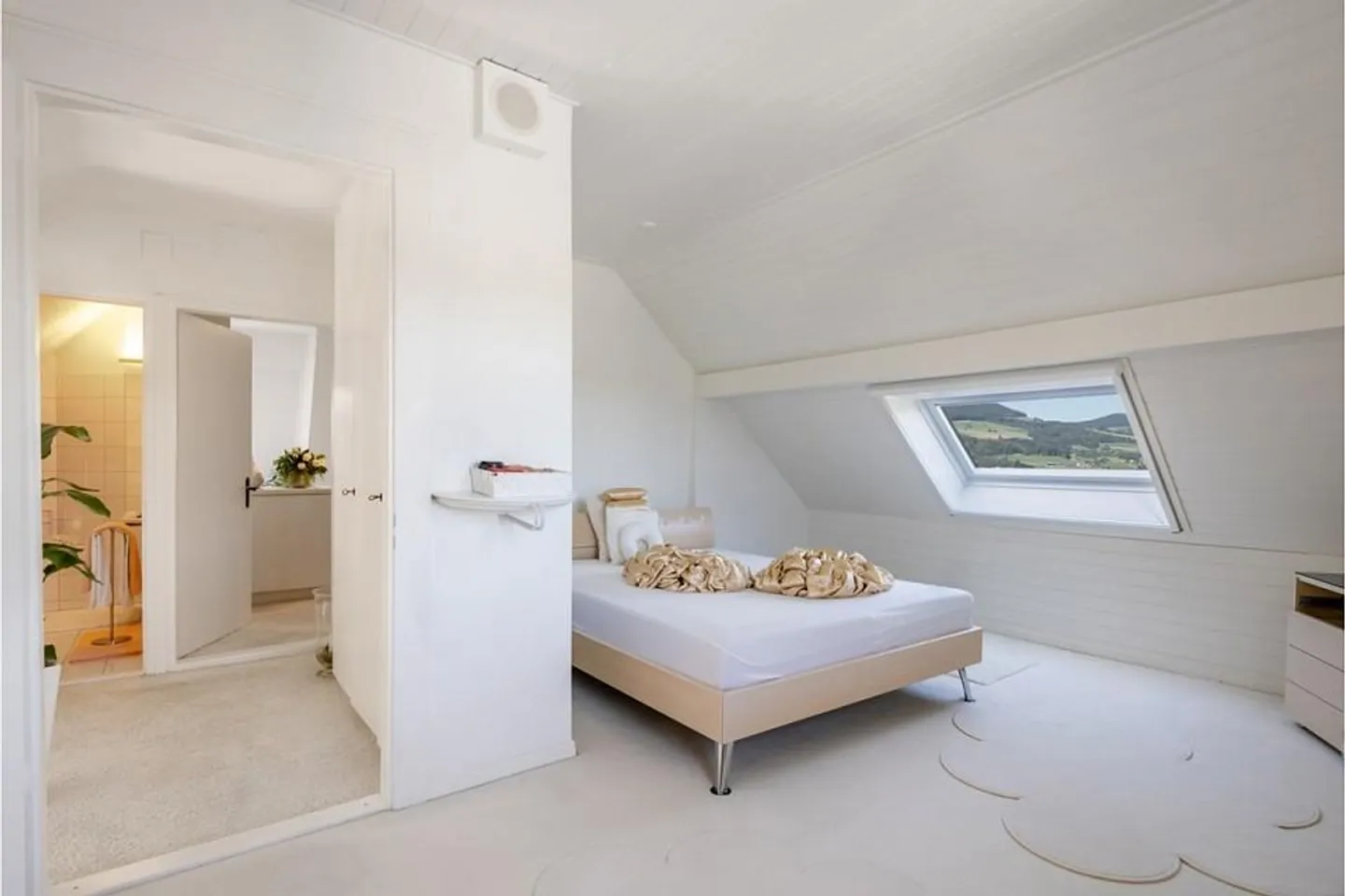 A Home with Character – Stylish Living and Flexible Working - Photo 6 of 6