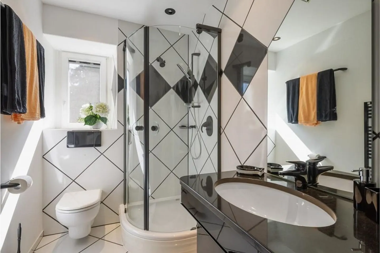 A Home with Character – Stylish Living and Flexible Working - Photo 3 of 6