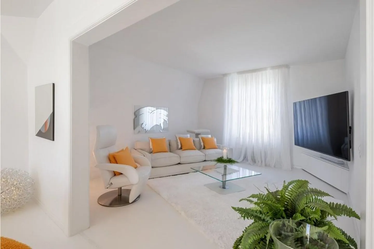 A Home with Character – Stylish Living and Flexible Working - Photo 4 of 6