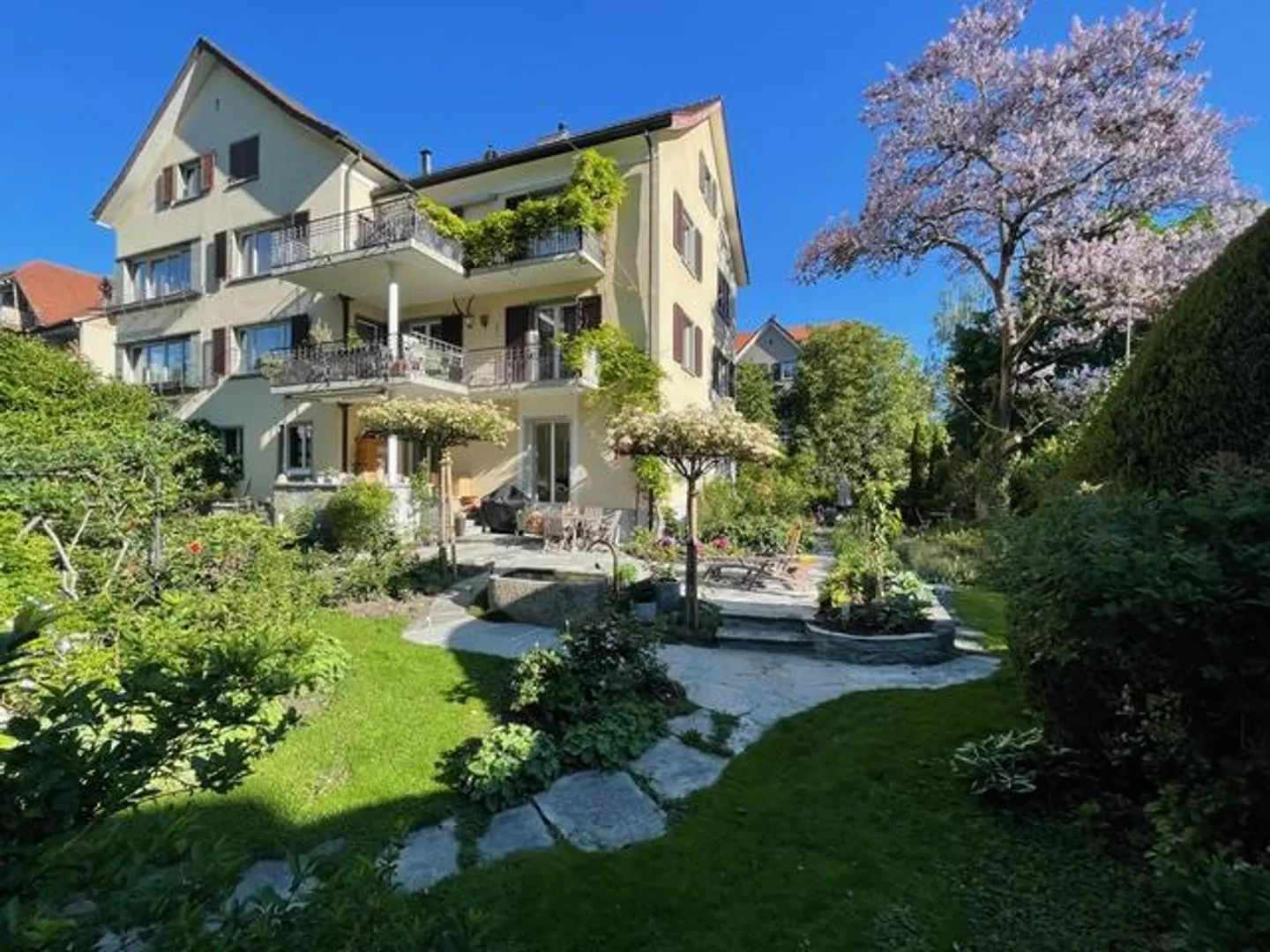 Appartement exclusif dans le parc et en plein centre-ville - Photo 1 sur 21