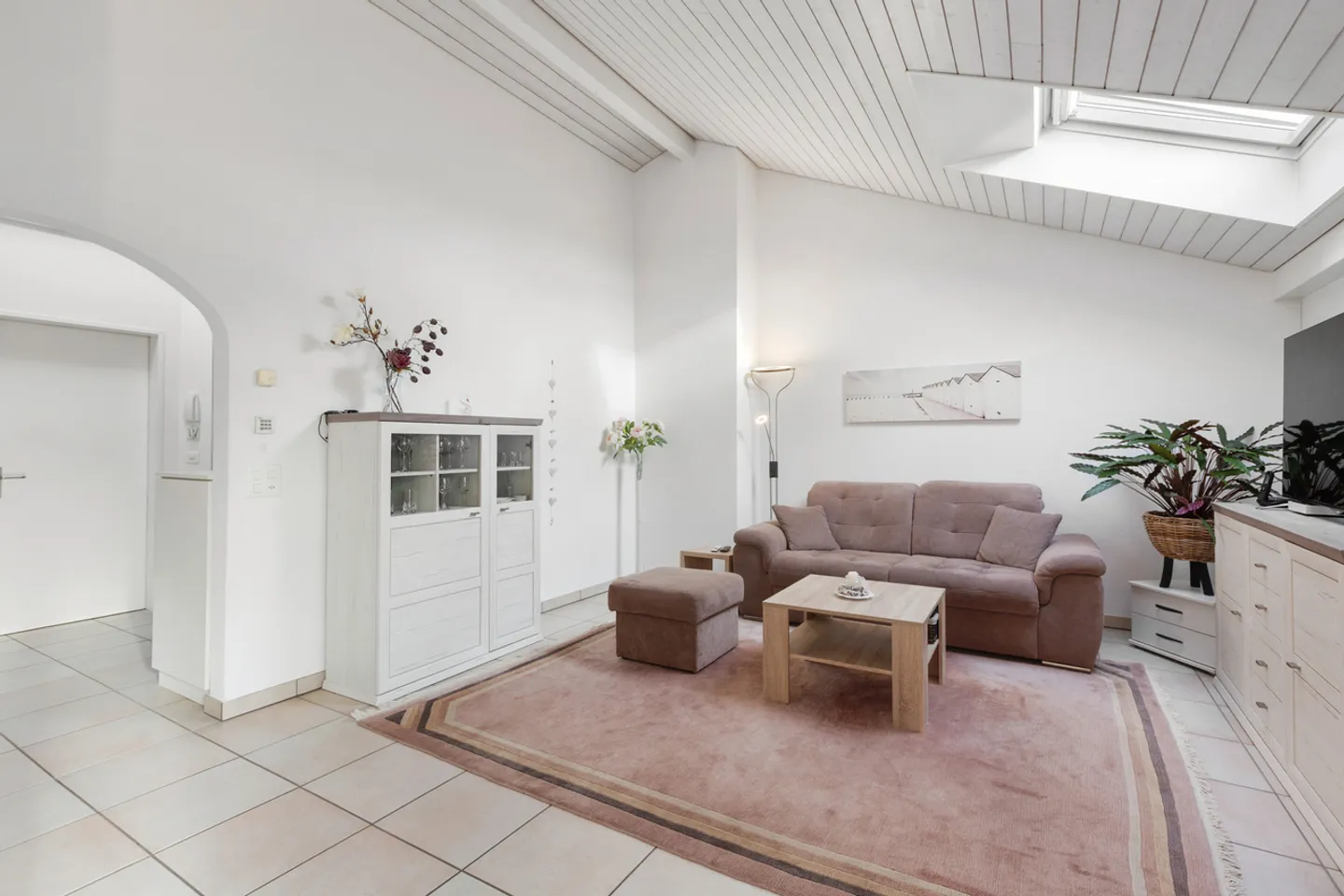 Charmante Dachwohnung mit Balkon - Foto 1 von 4