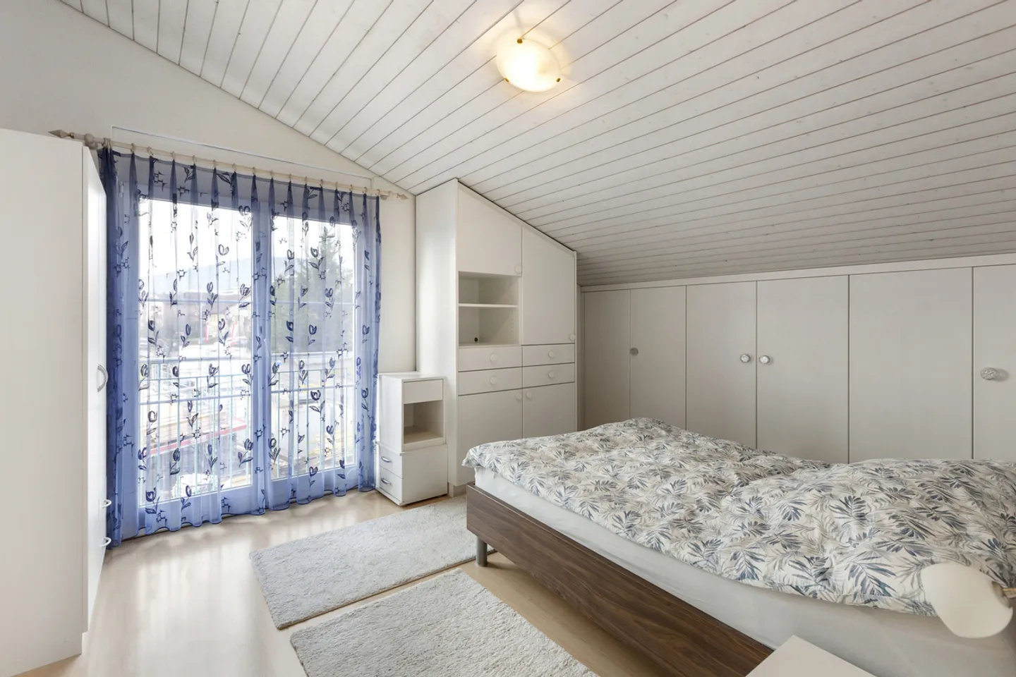 Charmante Dachwohnung mit Balkon - Foto 4 von 4