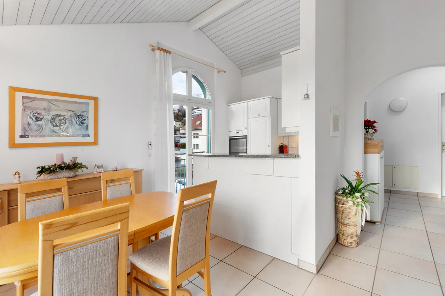 Charmante Dachwohnung mit Balkon - Foto 2 von 4