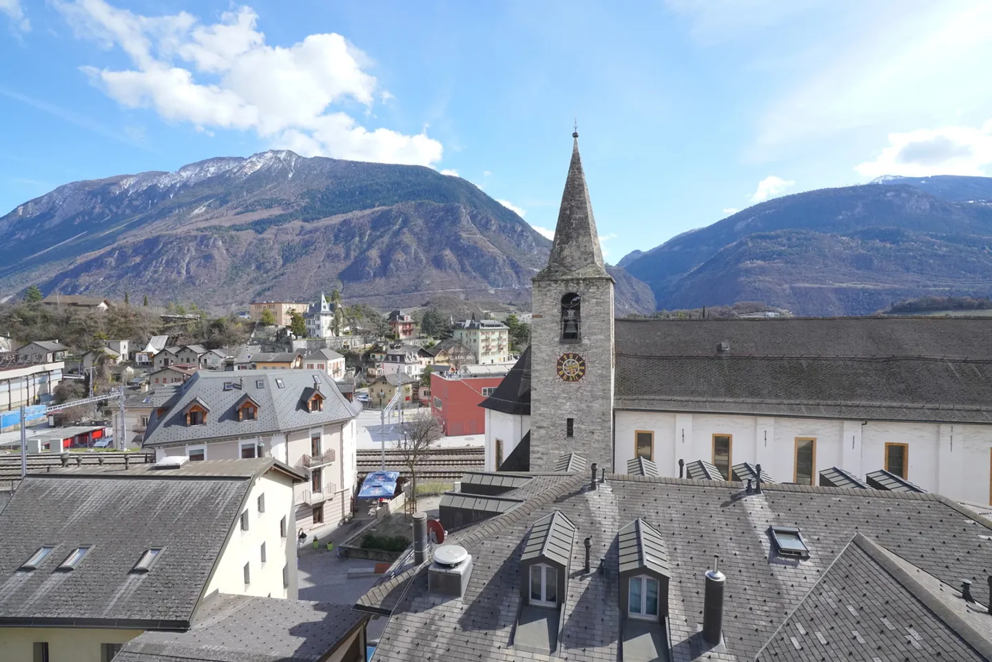 CITY CENTER OF SIERRE
DUPLEX APARTMENT WITH VIEW - Photo 2 of 17