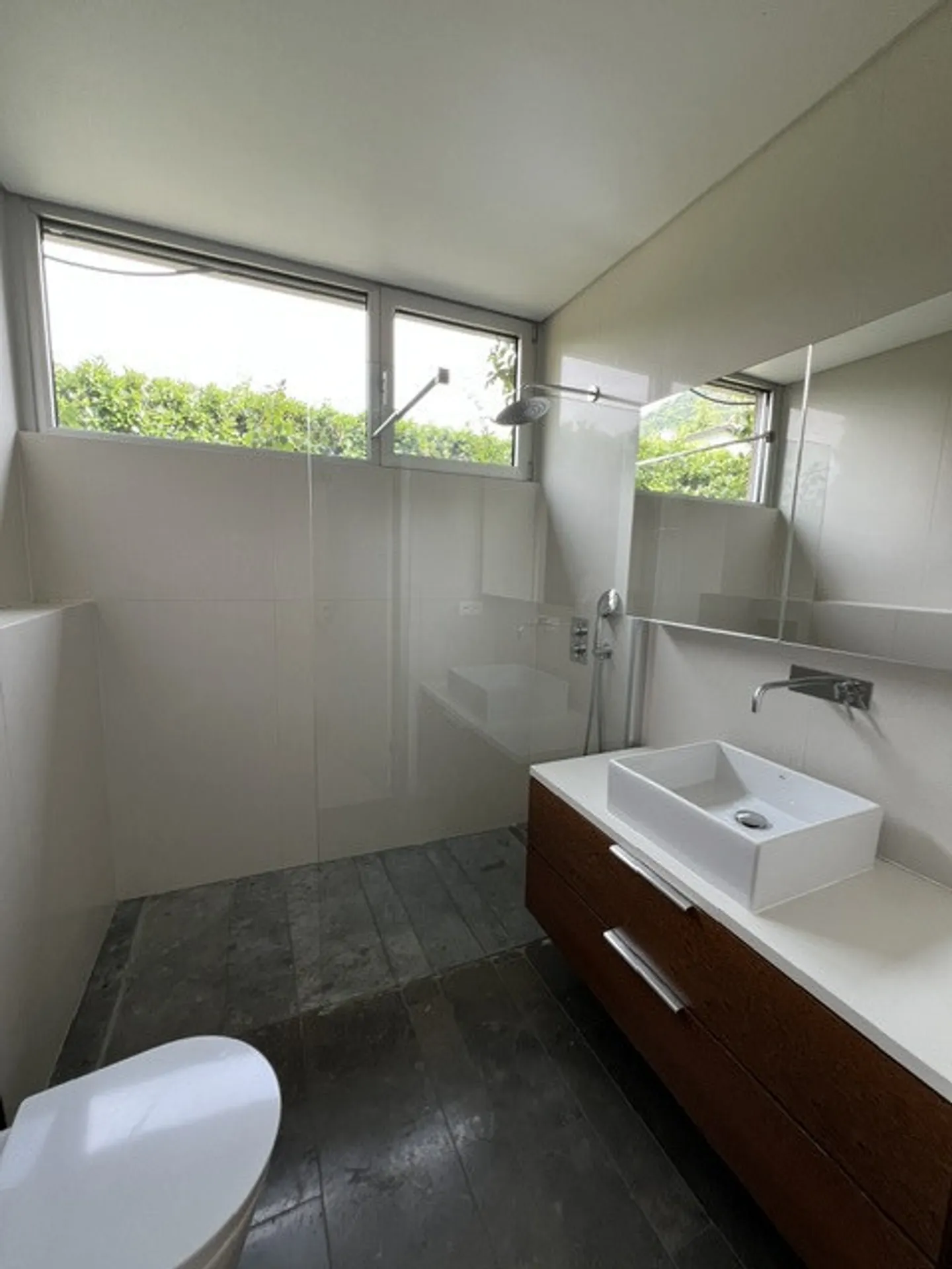 Beautiful and very spacious architect-designed villa, 12 rooms, 2800 m2 intimate land - Photo 5 of 13