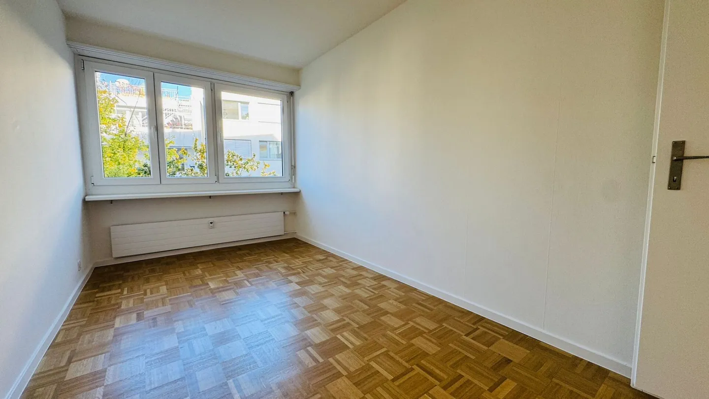 Appartement 4.5 pièces bien entretenu avec terrasse, cave et 1 place de parking - Photo 10 sur 12