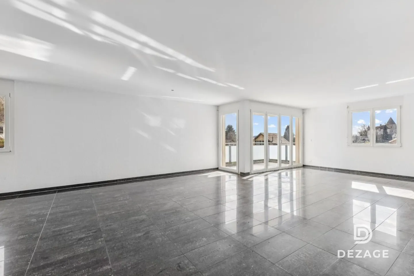 Large family apartment with covered balcony and view of Oron Castle! - Photo 3 of 13