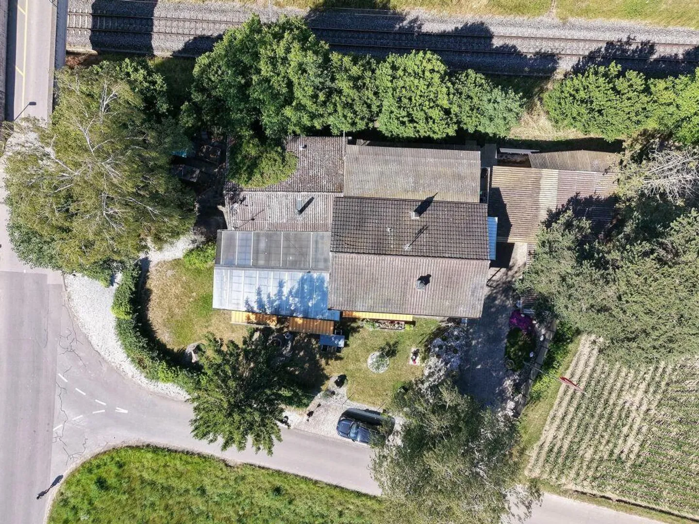 Maison individuelle de 6,5 pièces avec véranda, atelier et dépendances polyvalentes - Photo 25 sur 28