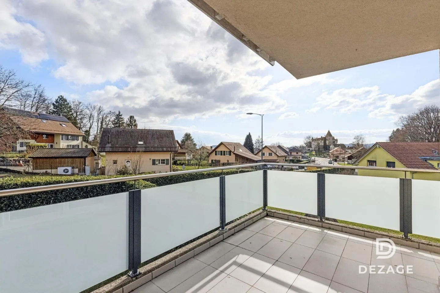 Large family apartment with covered balcony and view of Oron Castle! - Photo 7 of 13