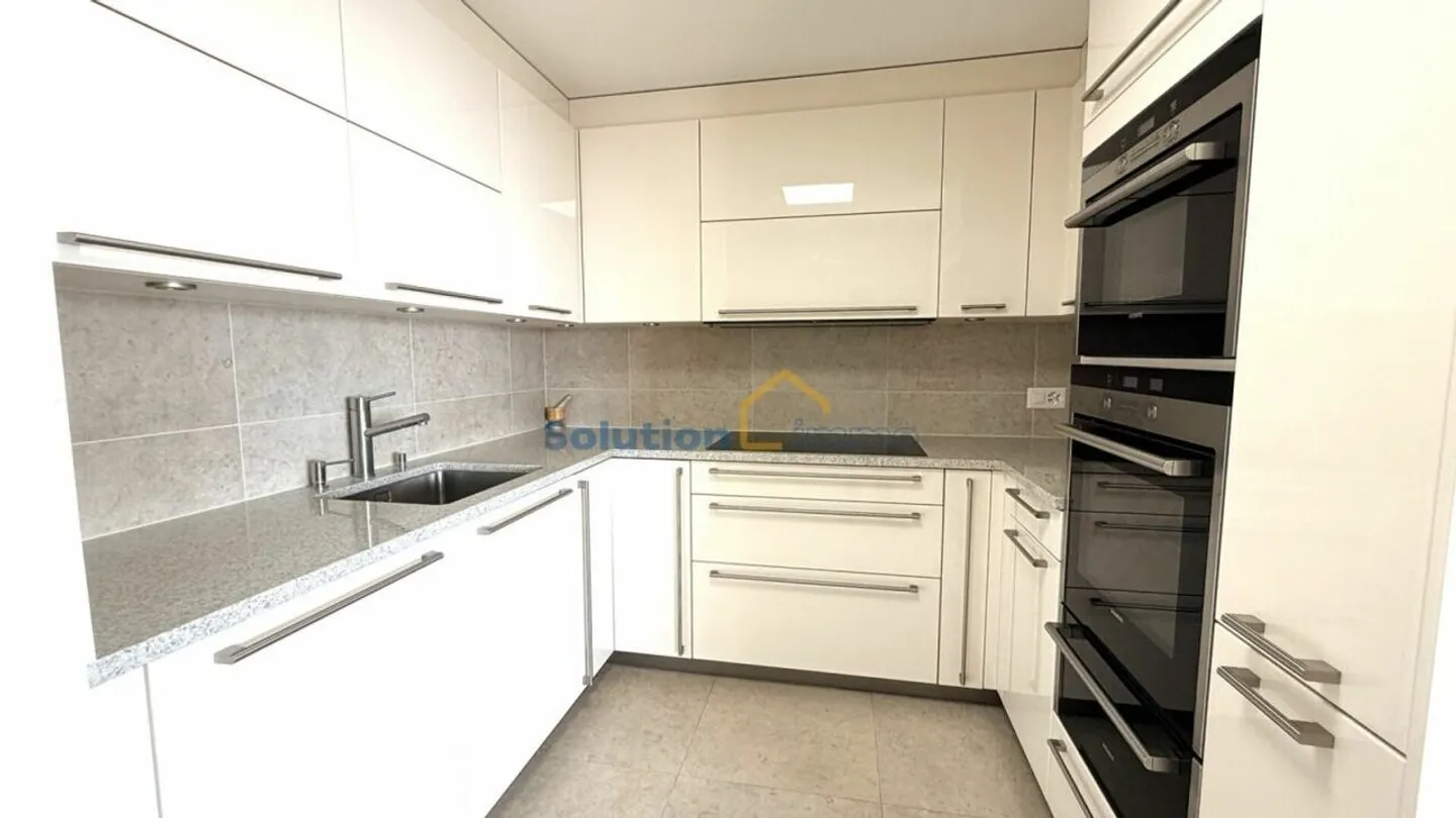 Appartement moderne avec vue lac - Photo 2 sur 3