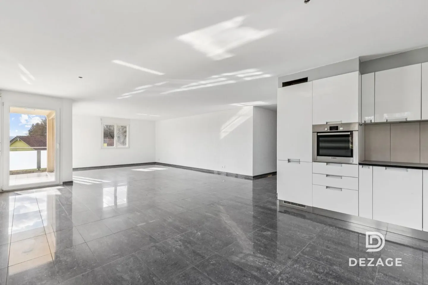 Large family apartment with covered balcony and view of Oron Castle! - Photo 5 of 13