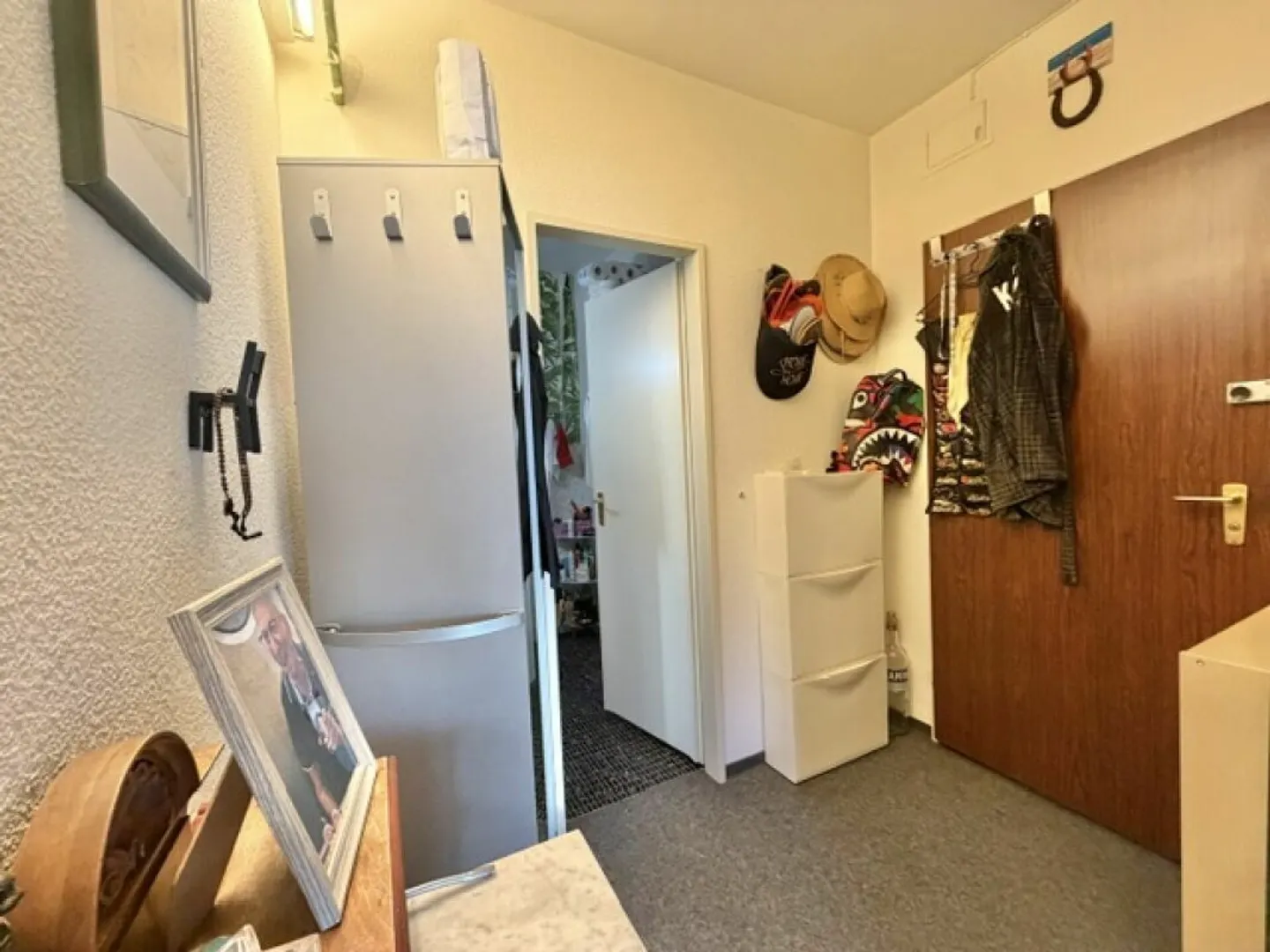 Bright Apartment with Lake View - Photo 10 of 10