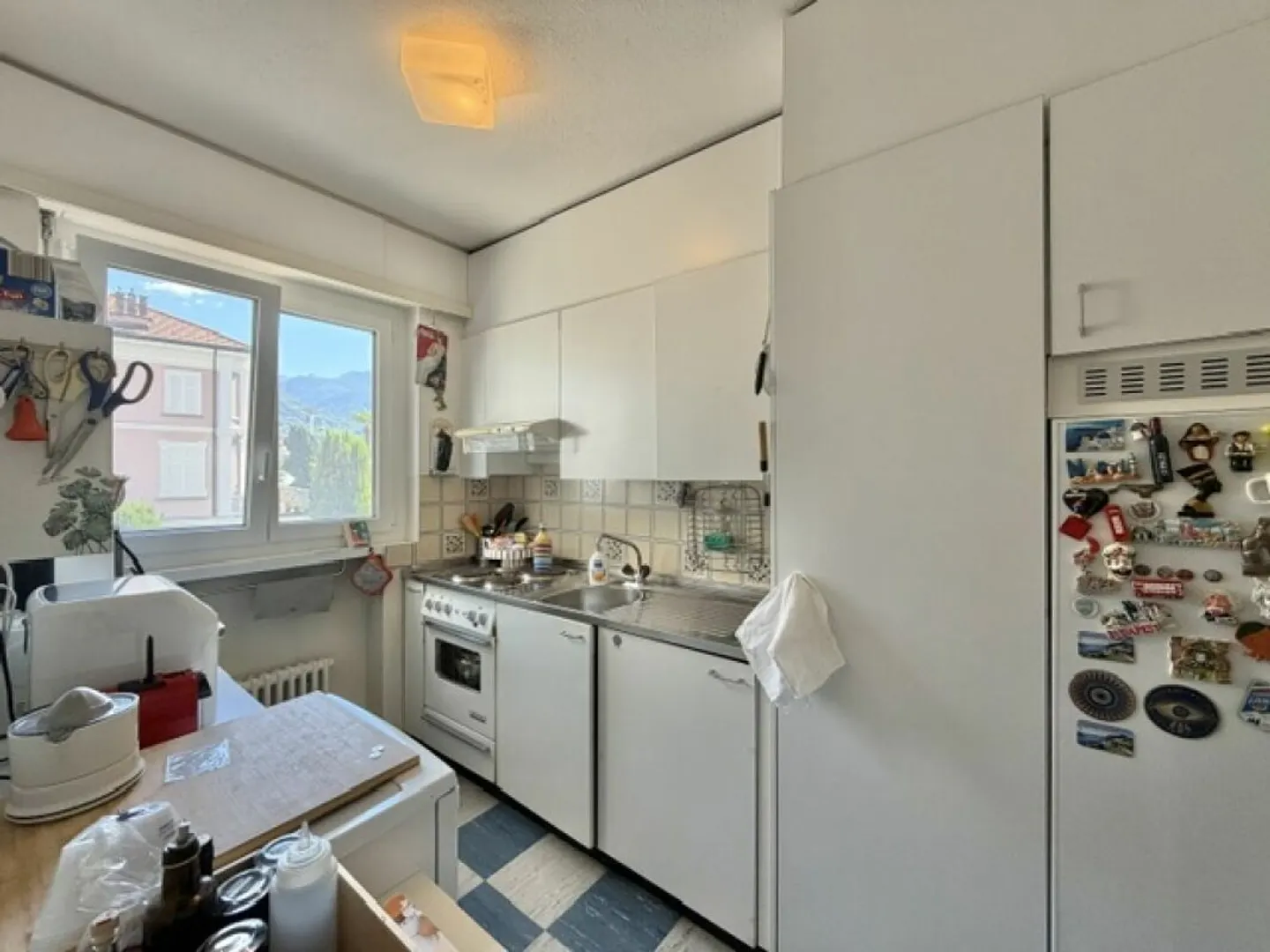 Bright Apartment with Lake View - Photo 8 of 10