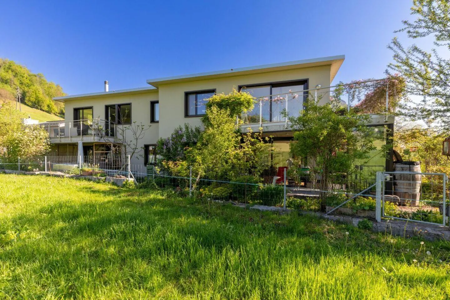 Maisonette with single-family home character - Photo 1 of 13
