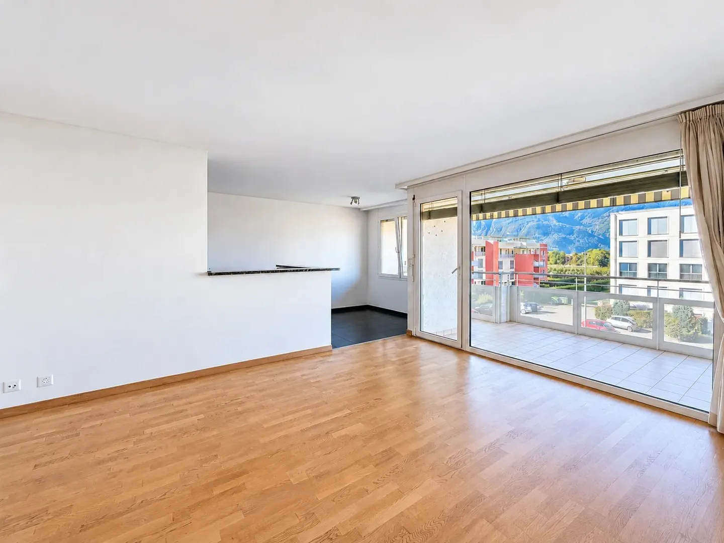 Appartement moderne avec balcon - Photo 2 sur 9