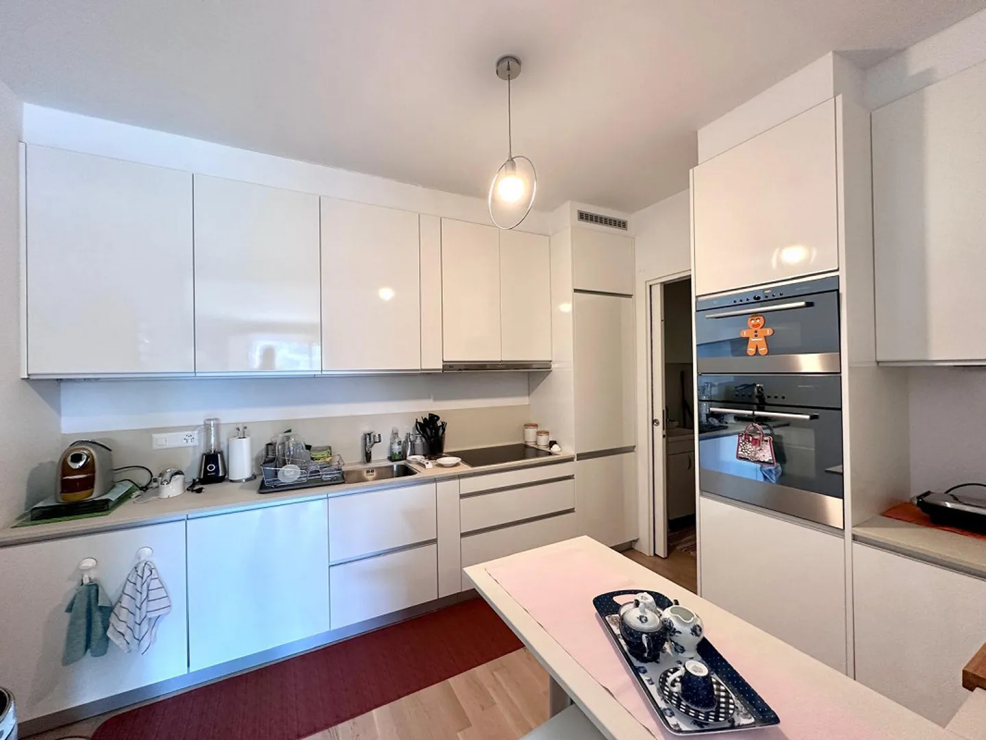 Modern and Central Apartment - Photo 4 of 18