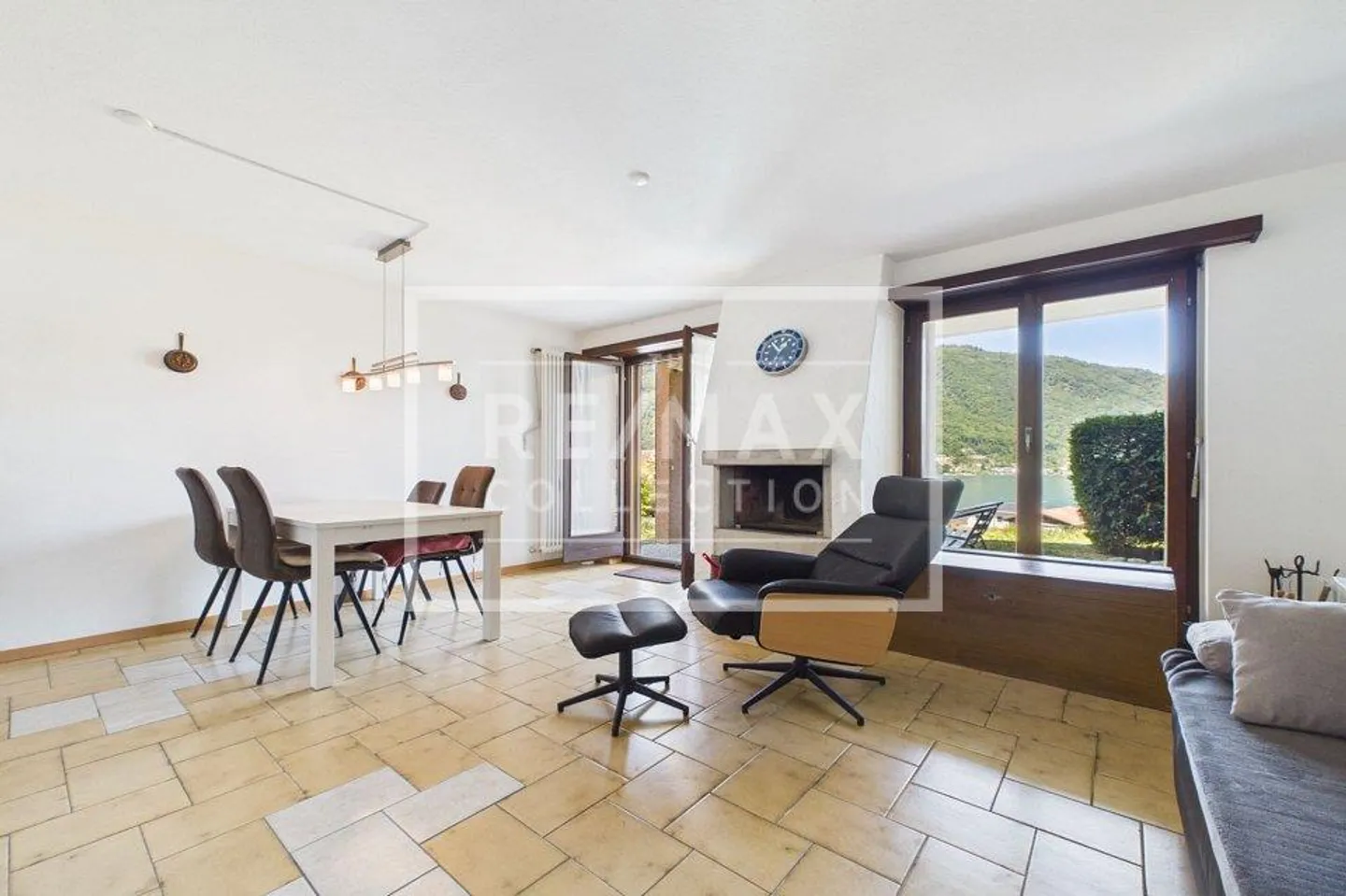 Wonderful holiday corner with lake view and pool - Photo 3 of 13