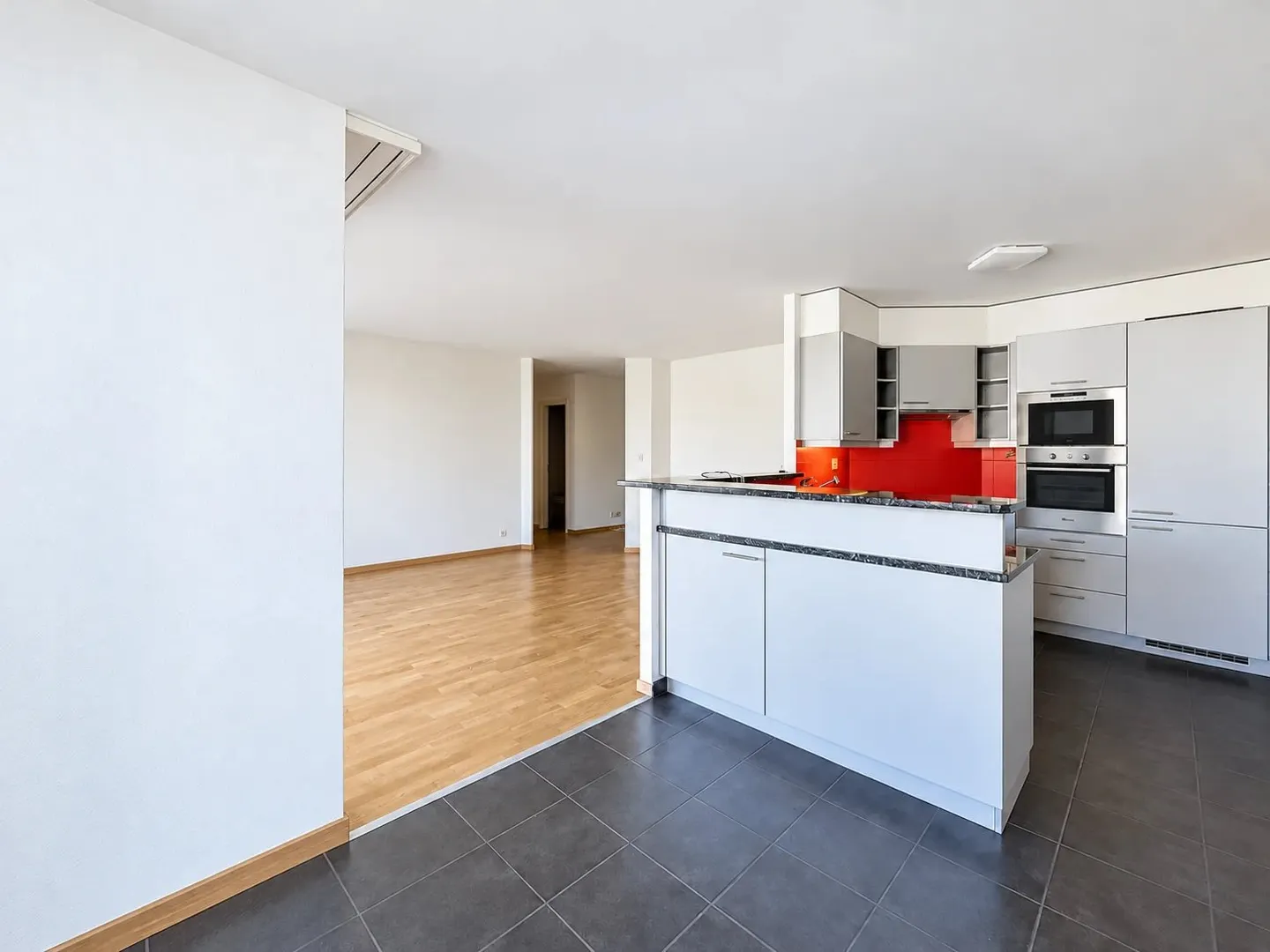 Appartement moderne avec balcon - Photo 5 sur 9