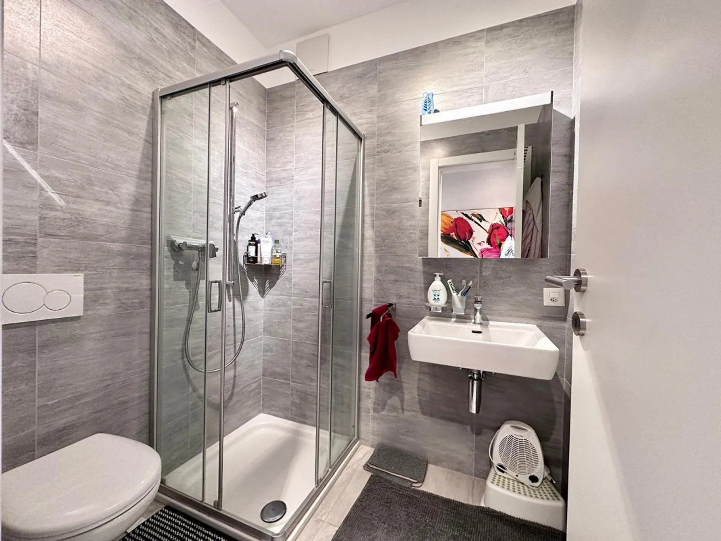 Modern and Central Apartment - Photo 5 of 18