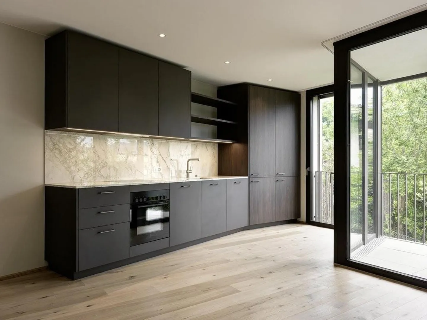 Barrier-free 3.5-room apartment with loggia in a well-maintained building - Photo 2 of 6