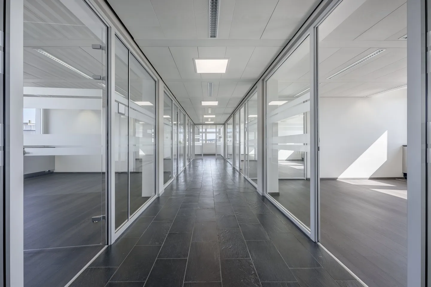 Modernes Büro in Glattbrugg - Foto 1 von 8