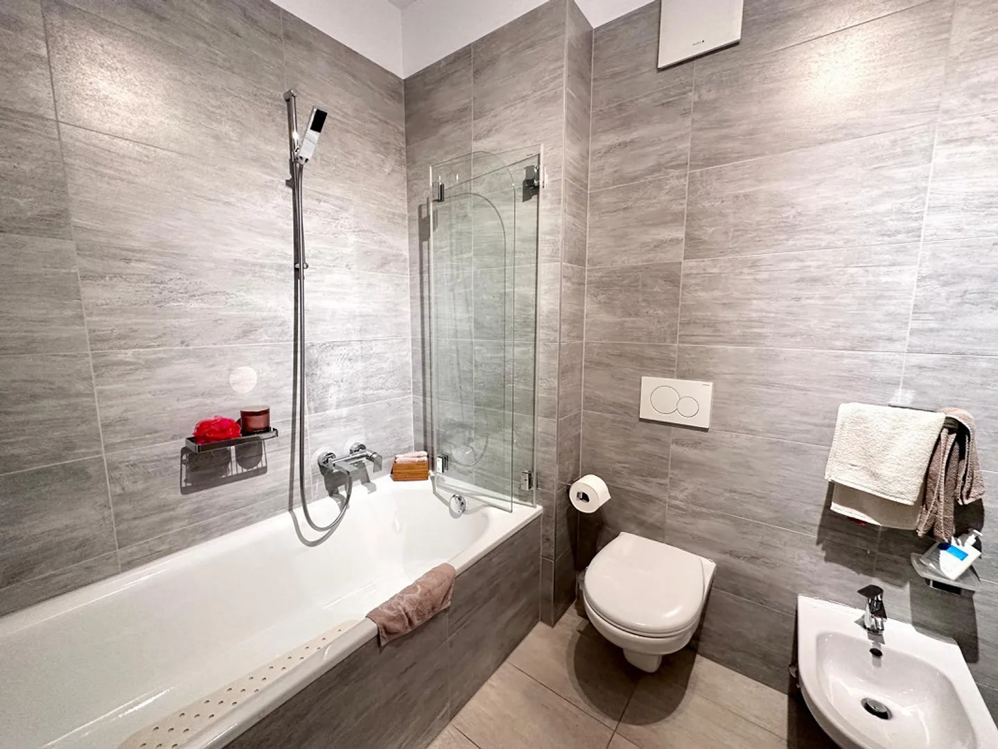 Modern and Central Apartment - Photo 7 of 18