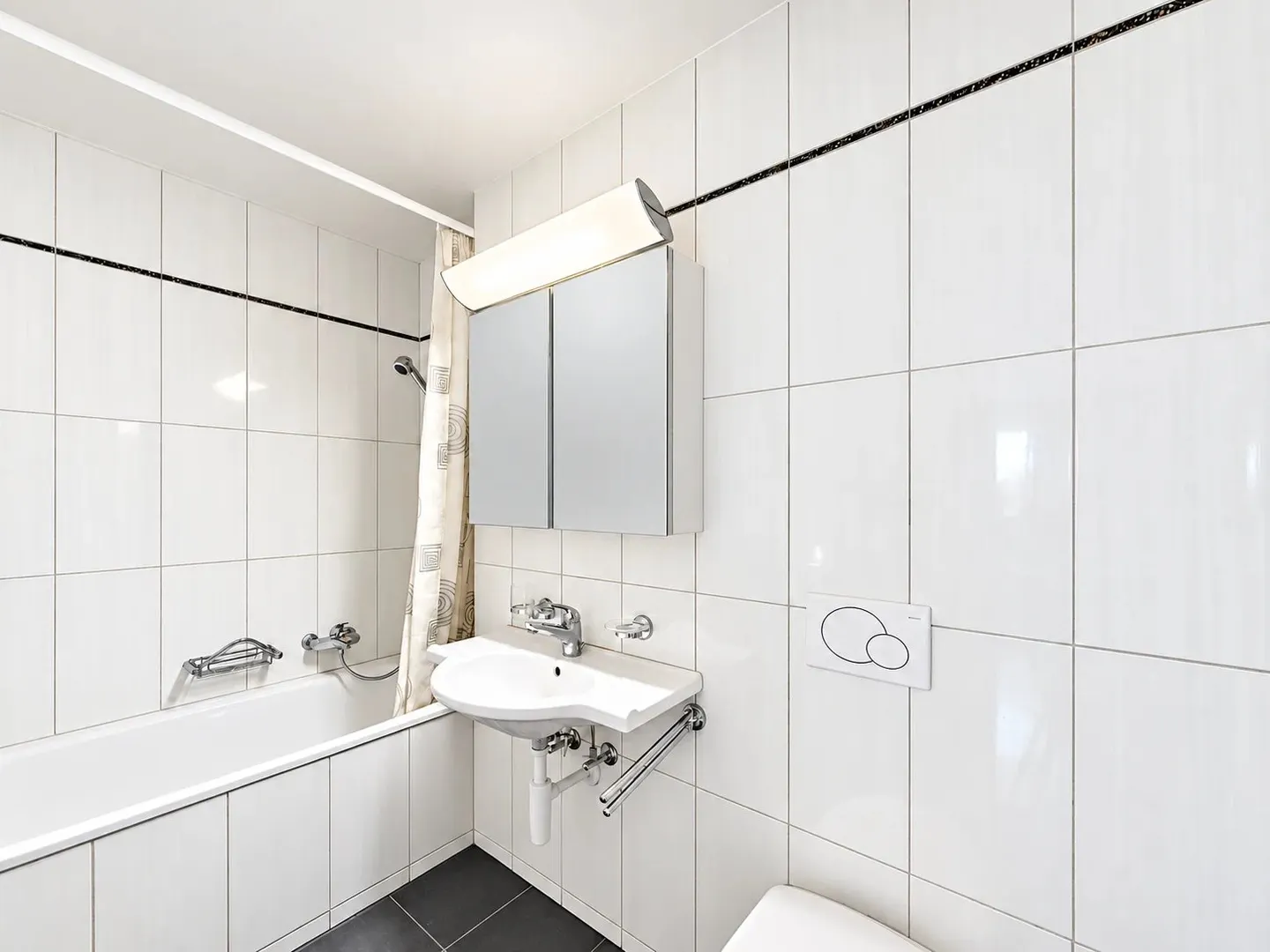 Appartement moderne avec balcon - Photo 8 sur 9