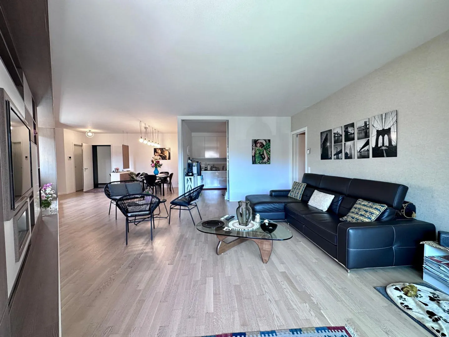 Modern and Central Apartment - Photo 10 of 18